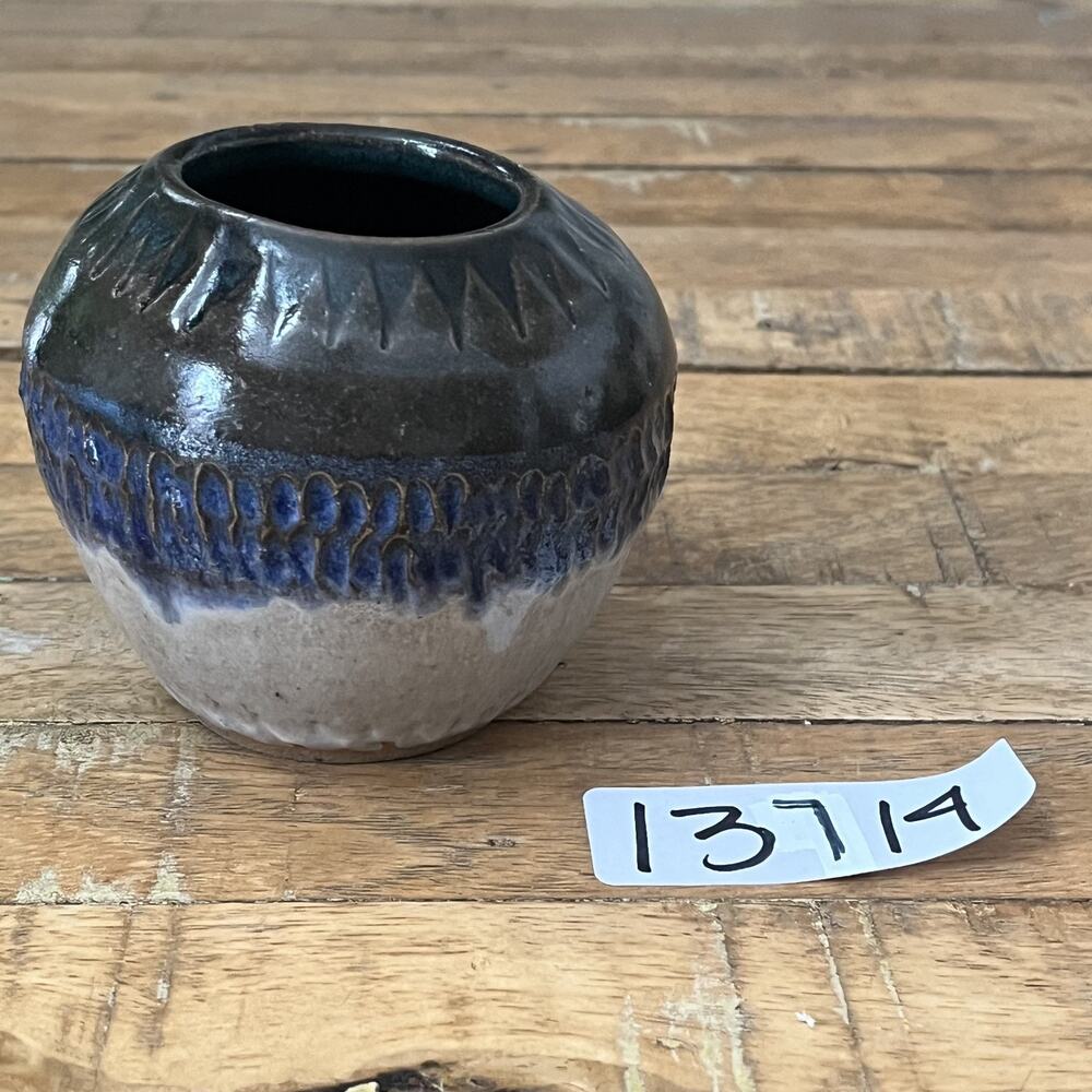 Small Stoneware Bud Vase Pot 3.5 in Tri-Tone Drip Glaze Textured Rim - Picture 8 of 8